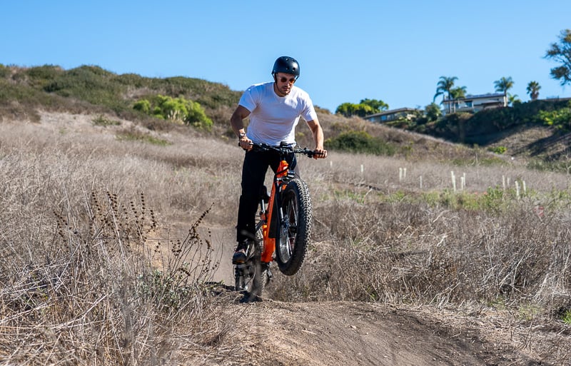 Model catching air on Puckipuppy Labrador Pro