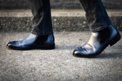 2020/03/model-walking-with-blue-chelsea-boots.jpgw3.webp