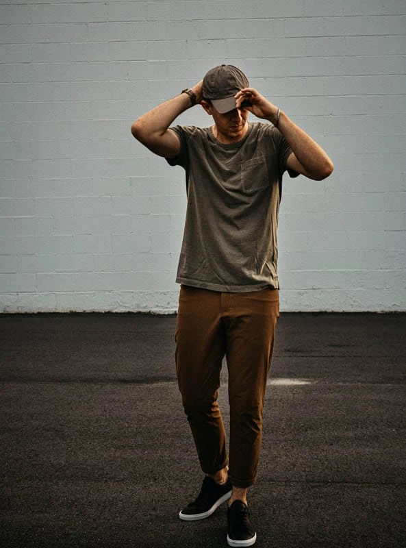 model wearing olivers pants everlane cap oliver cabell low 1 sneakers and banana republic tshirt
