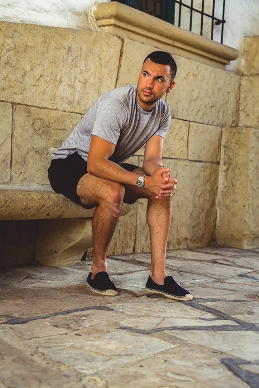 Man sitting down in Espadrille