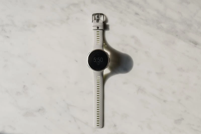 Polar Vantage V2 top view on marble 1