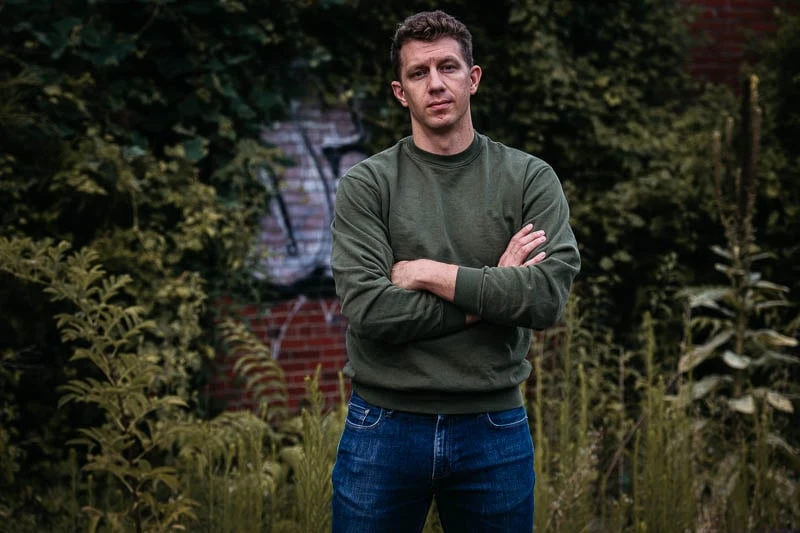 los angeles apparel model wearing green sweatershirt crew neck