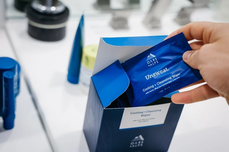 OarsAlps cooling wipes packaging 1