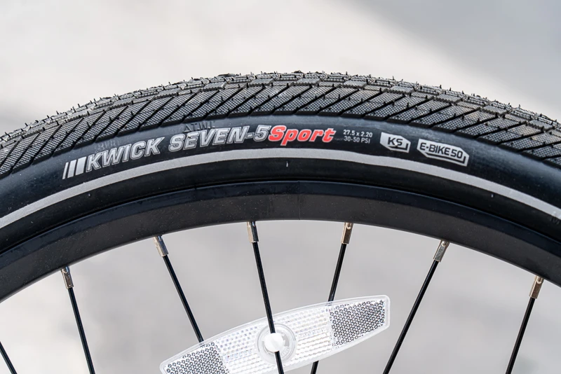 Tire of Aventon Pace 500