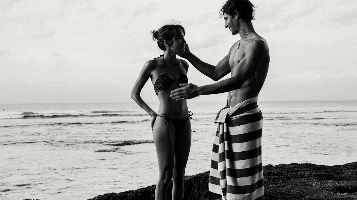 The Adult Man How to Get a Girl to Like You 23 Tips Every Guy Should Follow Couple on Jette Flirting Near Ocean