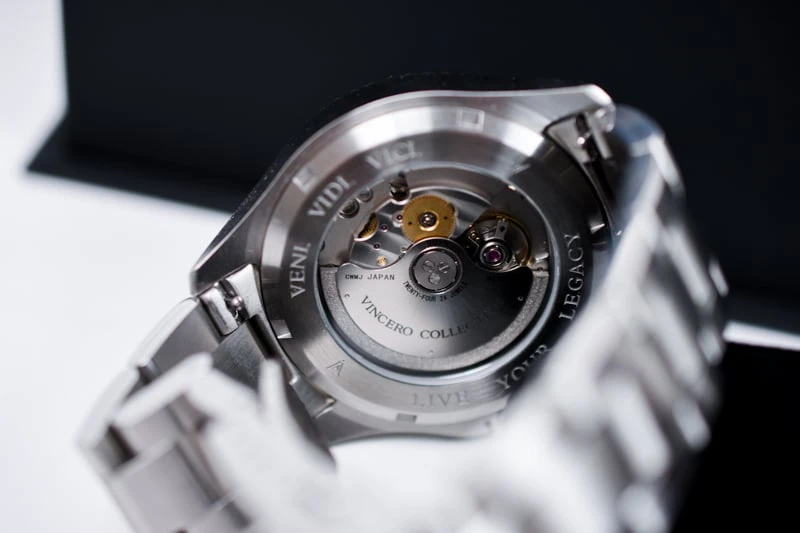 Vincero Argo display case back and movement