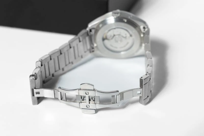 Vincero Reserve deployant clasp detail