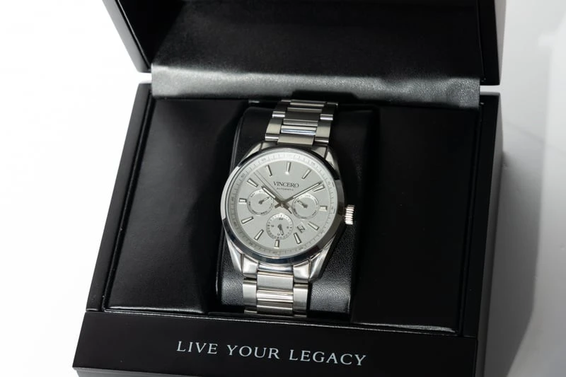 Vincero Reserve in black case