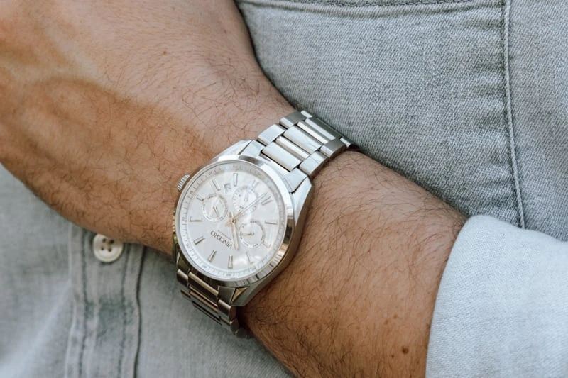 Vincero Reserve size on wrist