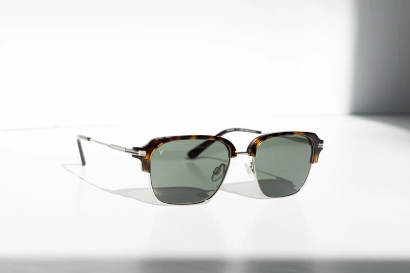 Vincero Sunglasses murphy style on white background