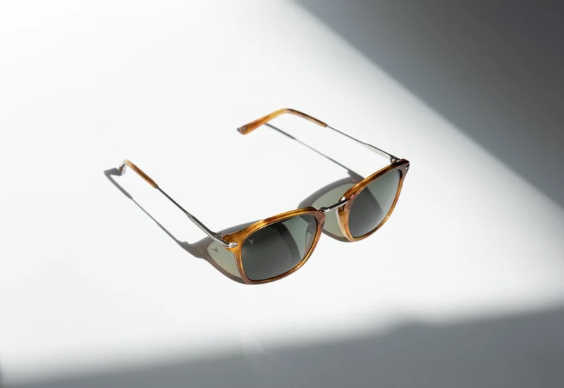 Vincero Sunglasses oliver on white background top down