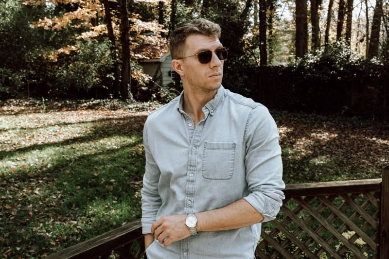 model wearing oliver Vincero Sunglasses