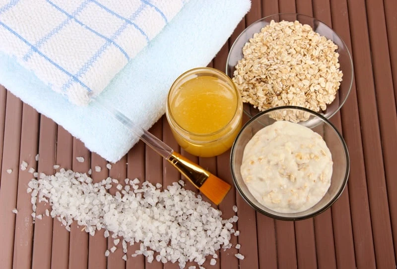 Homemade facial mask with oats