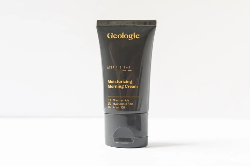 Geologie moisturizing morning cream on white background