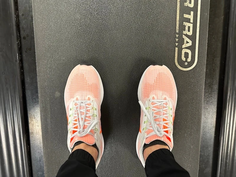 Male feet wearing Nike Pegasus 39 on treadmill