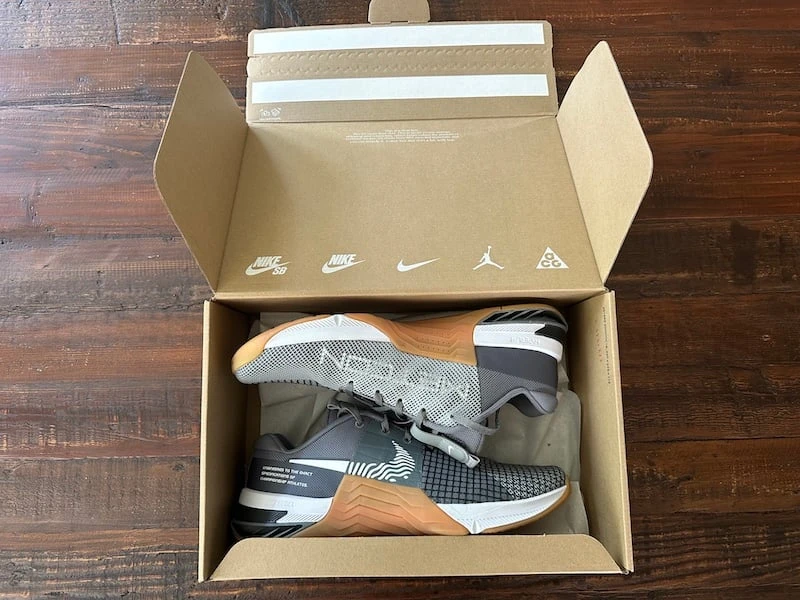 Nike Metcon 8 unboxing with shoes in