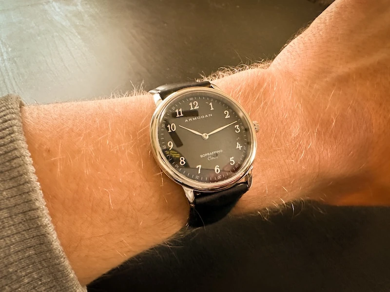 Armogan Watches Sopraffino Grande 38 Silver Black G31 on hand