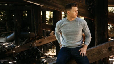 Best Big and Tall Brands for Men Model Wearing GAP Sweater Outside