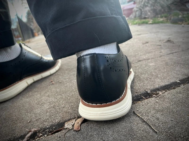 The Adult Man Bruno Marc Classic Oxford from the Back on Sidewalk 800