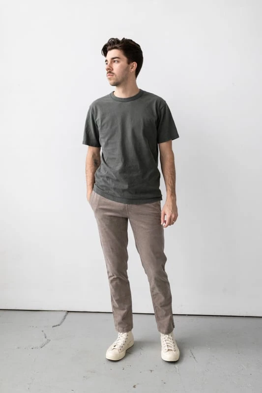 Vuori Optimist Pant with tan shoes and green shirt