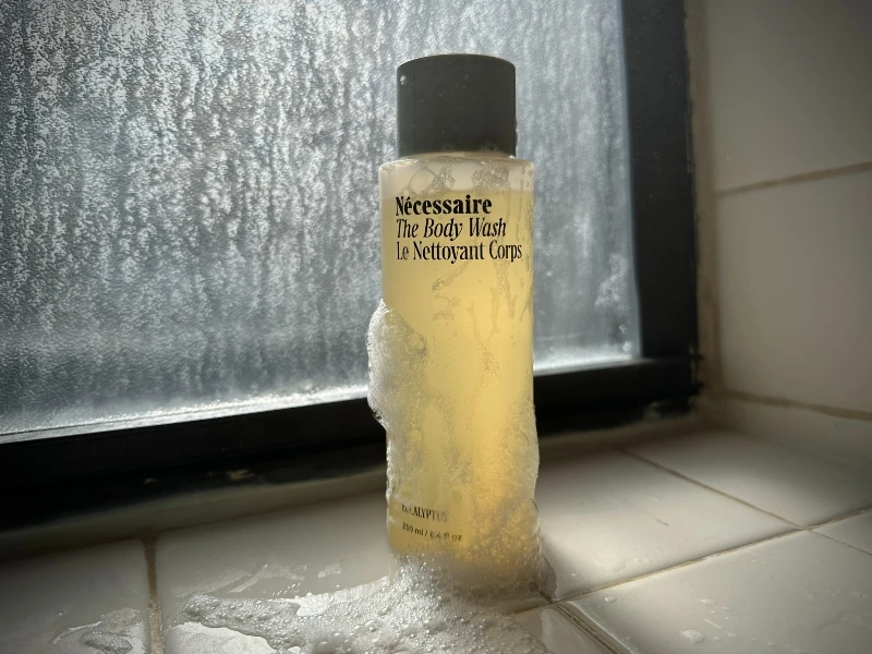 Necessaire The Body Wash Covered in Suds