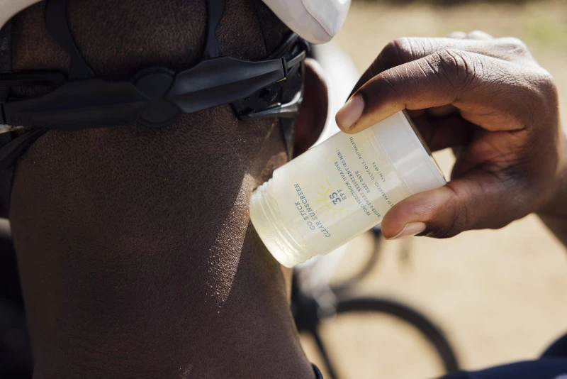 Black many applying Oars and Alps sunscreen